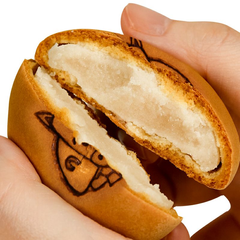 文明堂の干支饅頭を割ったイメージ 1個 （商品番号：M802）